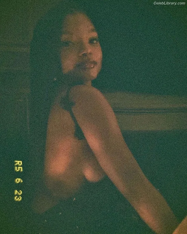 Halle Bailey photo 16 of 713
