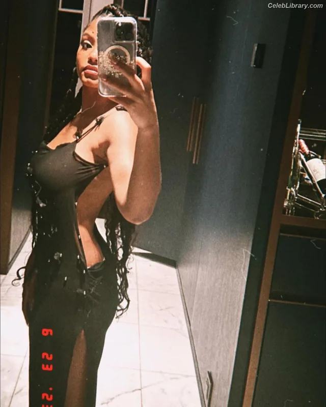 Halle Bailey photo 17 of 713