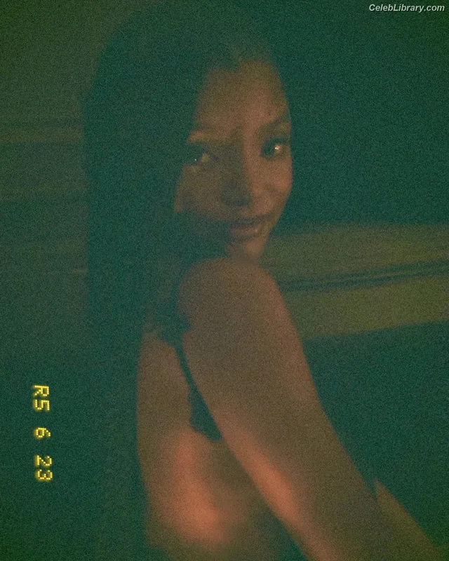 Halle Bailey photo 18 of 713
