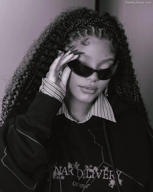 Halle Bailey photo 4 of 713