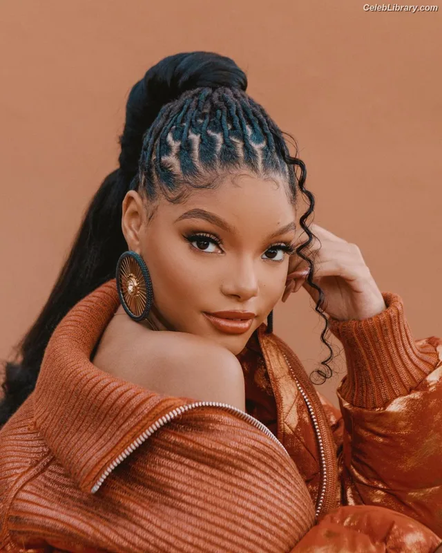 Halle Bailey photo 11 of 713