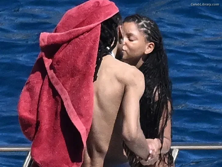 Halle Bailey photo 16 of 713