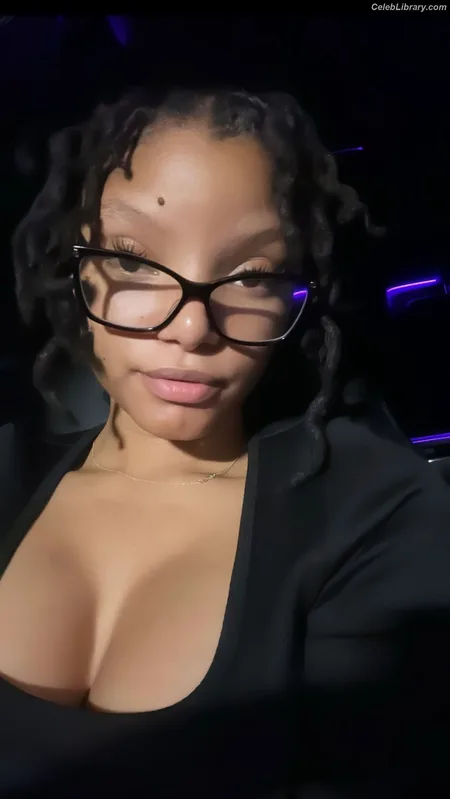 Halle Bailey photo 21 of 713