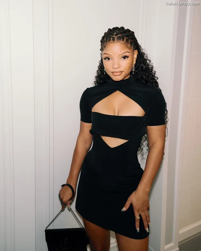 Halle Bailey photo 23 of 713