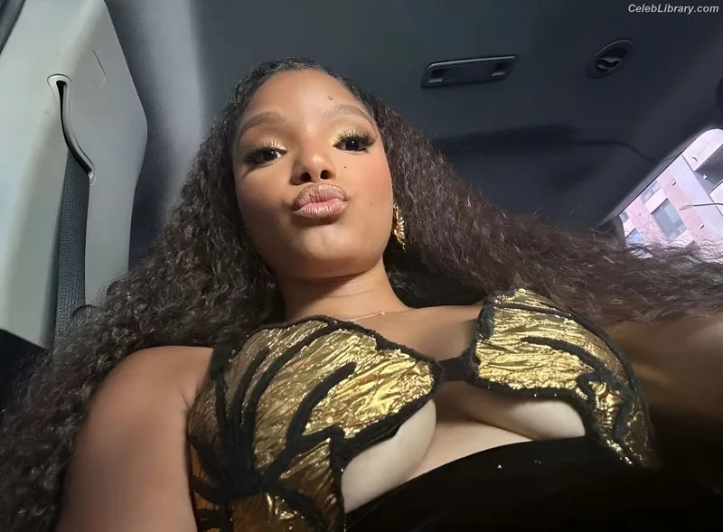 Halle Bailey photo 16 of 713