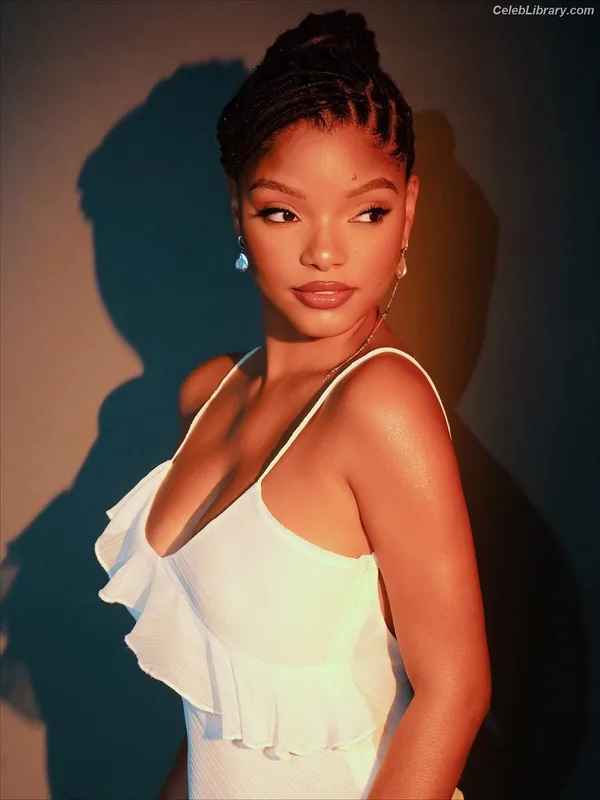 Halle Bailey photo 20 of 713