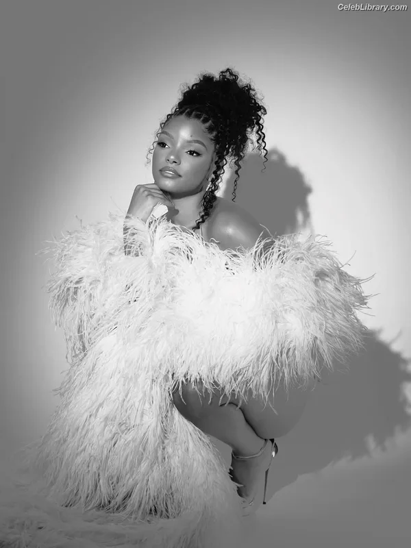 Halle Bailey photo 4 of 713