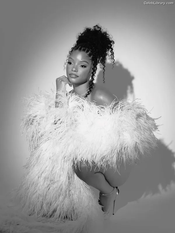 Halle Bailey photo 8 of 713
