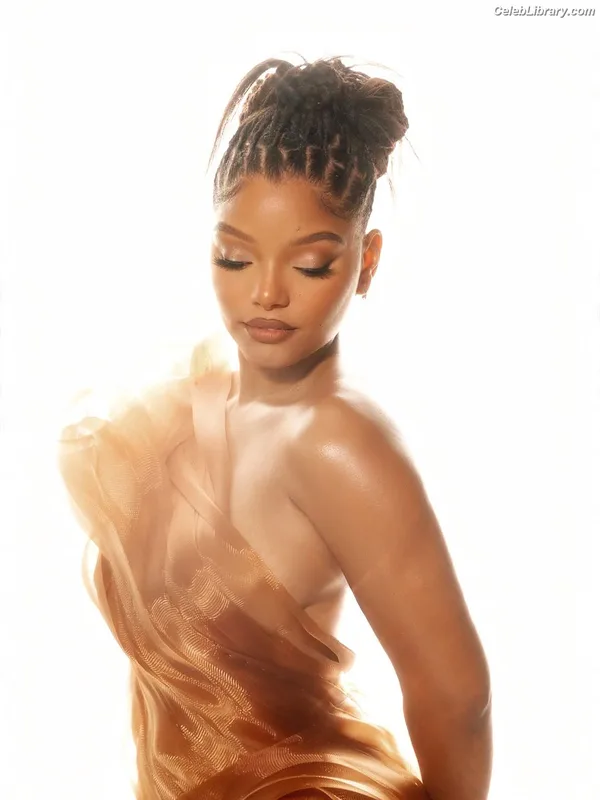 Halle Bailey photo 9 of 713