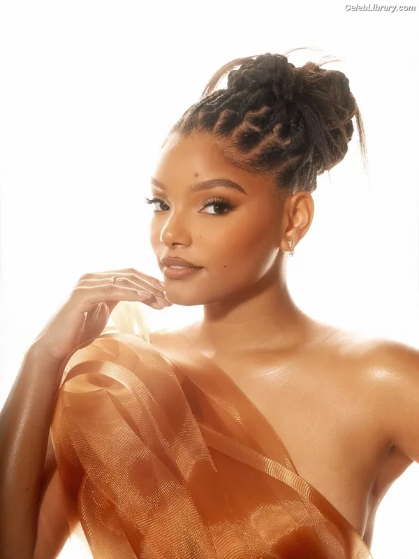 Halle Bailey photo 22 of 713