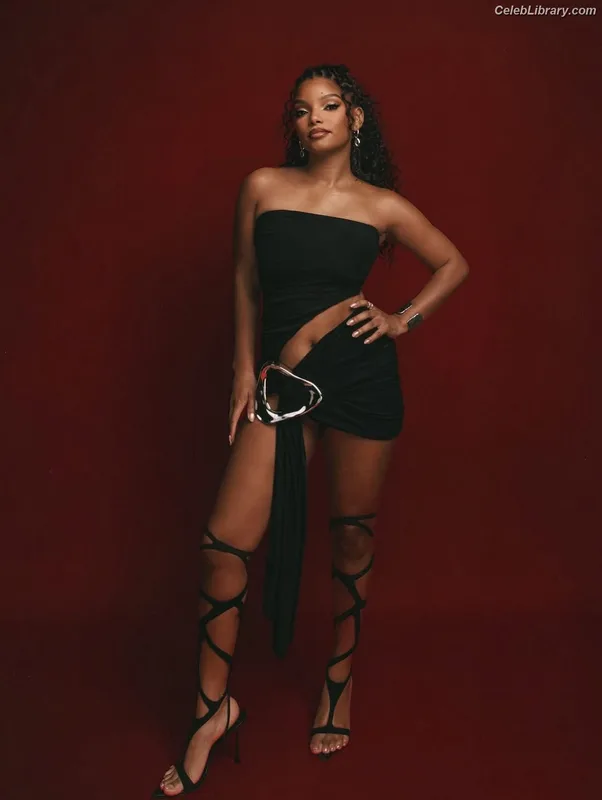 Halle Bailey photo 23 of 713