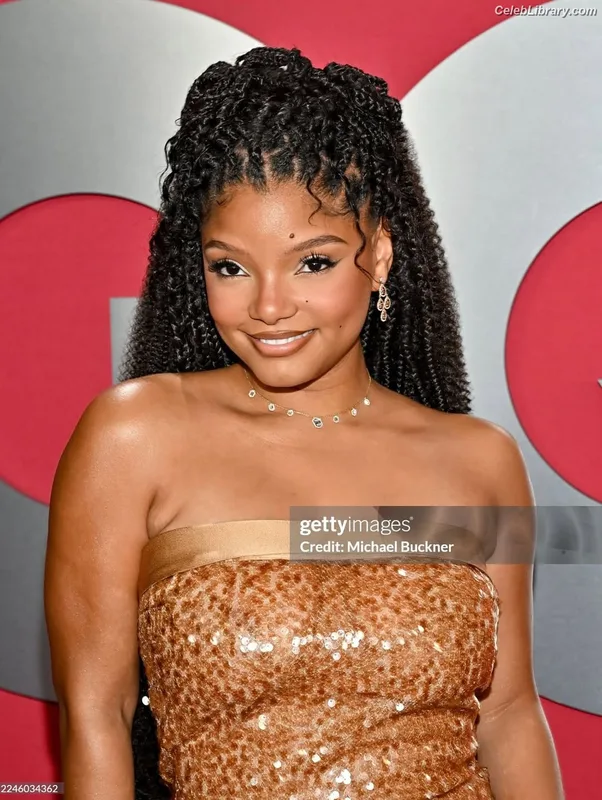 Halle Bailey photo 10 of 713