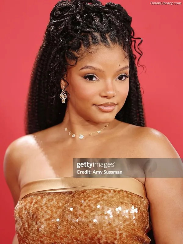 Halle Bailey photo 11 of 713