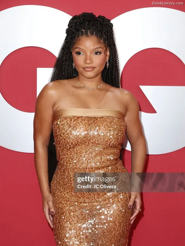 Halle Bailey photo 21 of 713