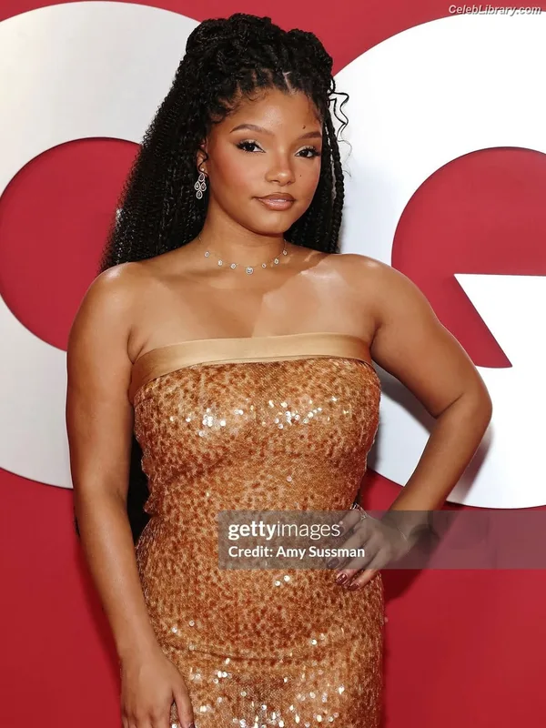 Halle Bailey photo 1 of 713