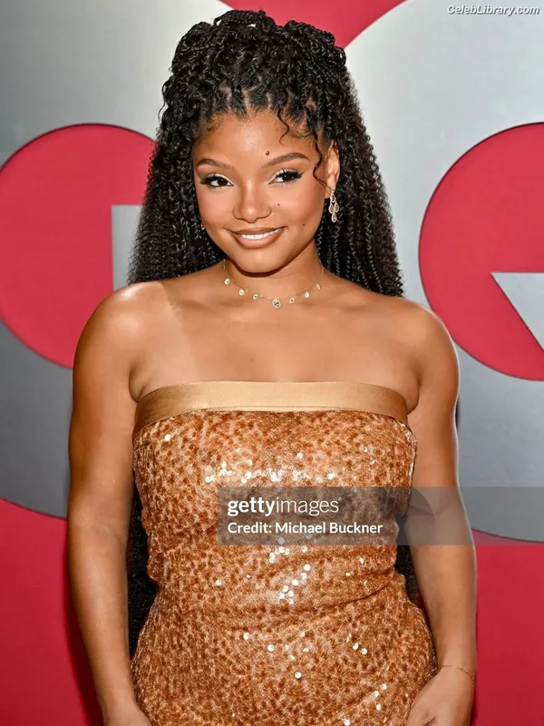 Halle Bailey photo 2 of 713