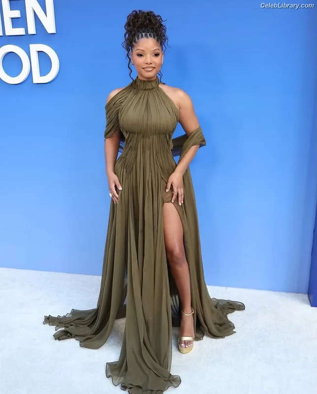 Halle Bailey photo 11 of 713