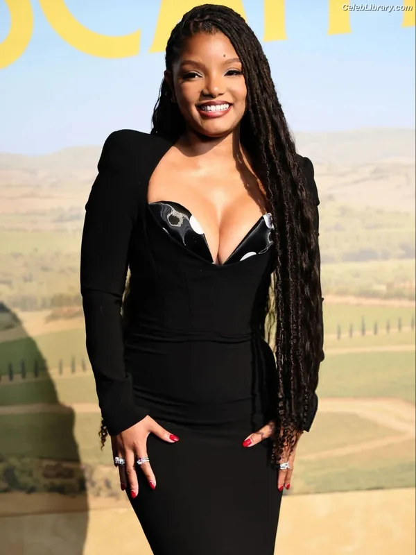Halle Bailey photo 5 of 713