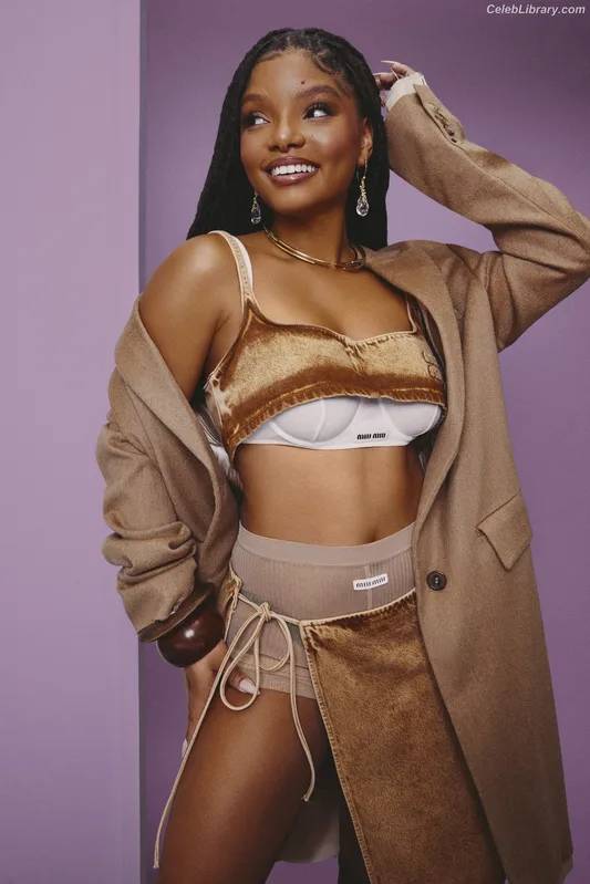 Halle Bailey photo 12 of 713