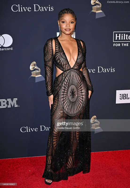 Halle Bailey photo 18 of 713