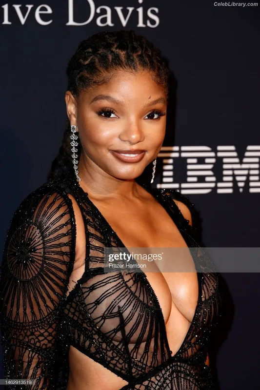 Halle Bailey photo 19 of 713