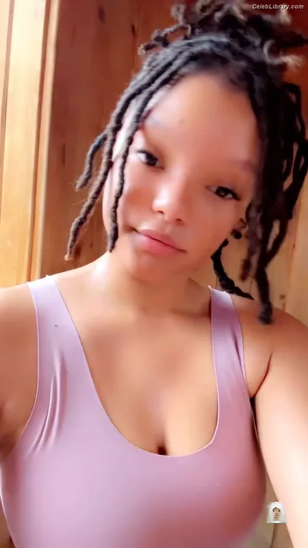 Halle Bailey photo 21 of 713