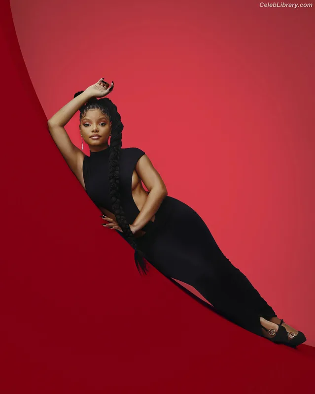 Halle Bailey photo 20 of 713