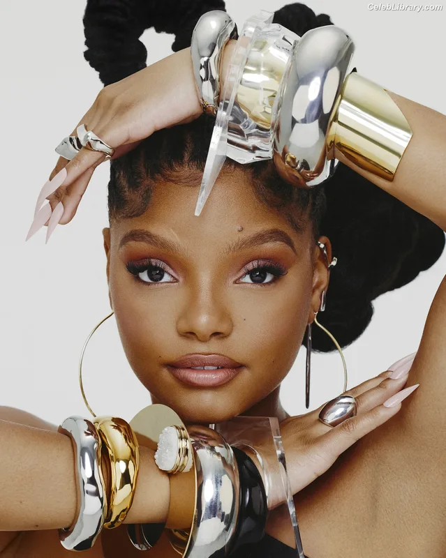 Halle Bailey photo 21 of 713