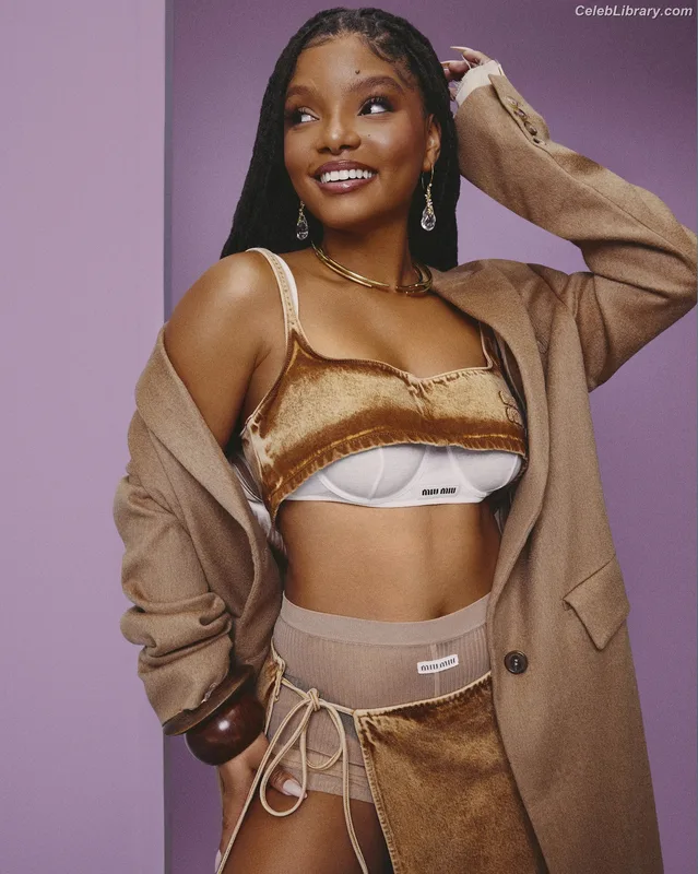 Halle Bailey photo 1 of 713