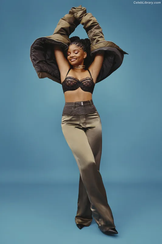 Halle Bailey photo 5 of 713