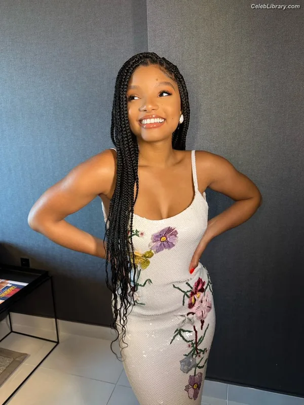 Halle Bailey photo 12 of 713