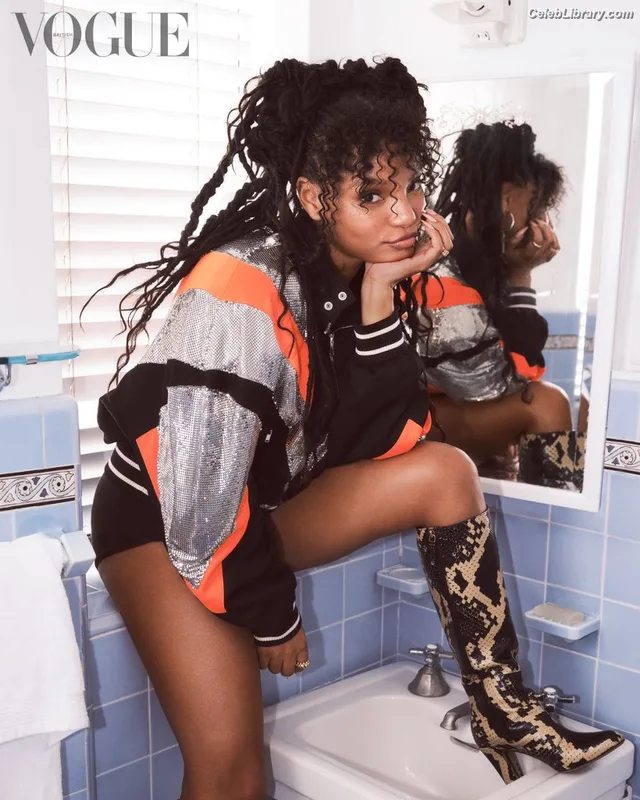 Halle Bailey photo 15 of 713