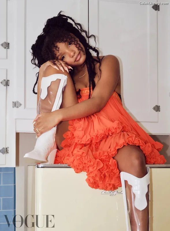 Halle Bailey photo 18 of 713