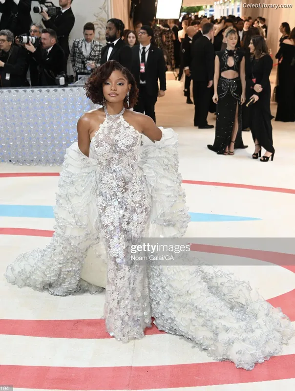 Halle Bailey photo 23 of 713