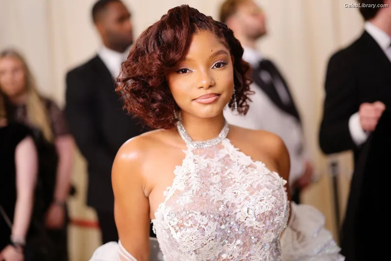 Halle Bailey photo 24 of 713