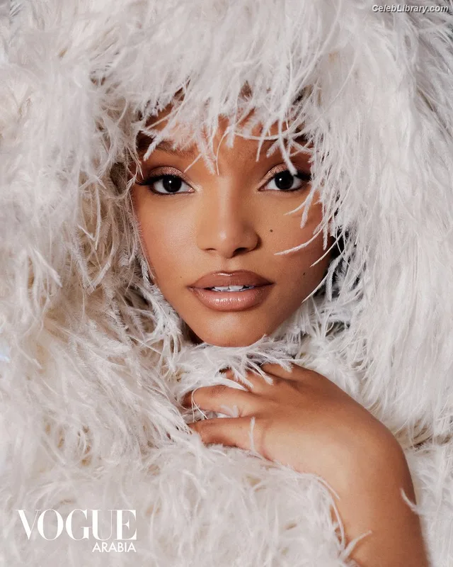 Halle Bailey photo 7 of 713