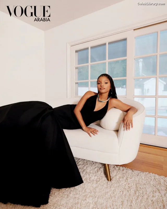 Halle Bailey photo 9 of 713