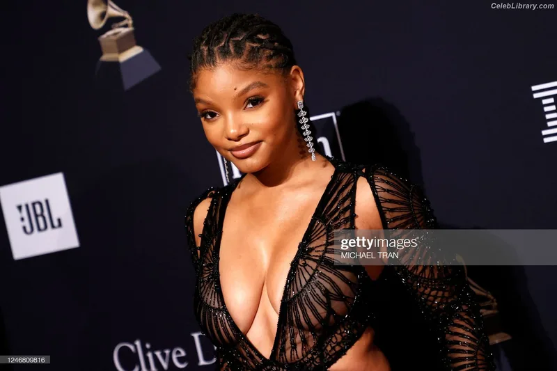 Halle Bailey photo 3 of 713