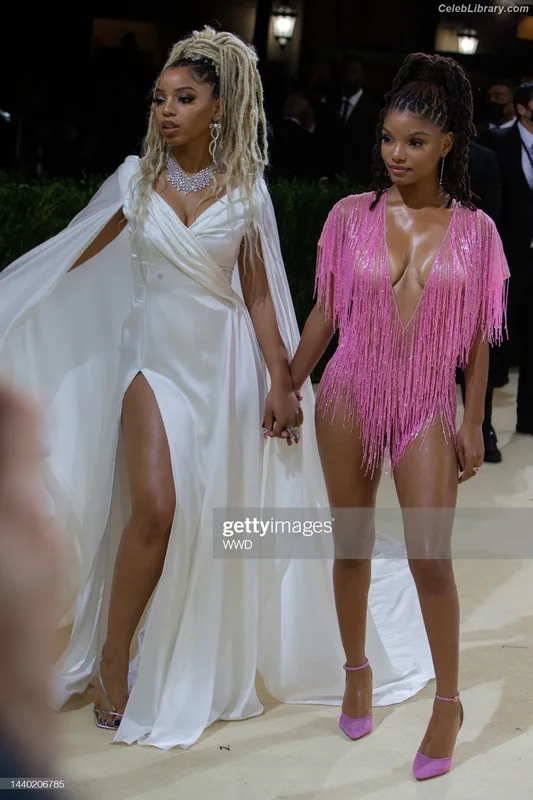 Halle Bailey photo 13 of 713