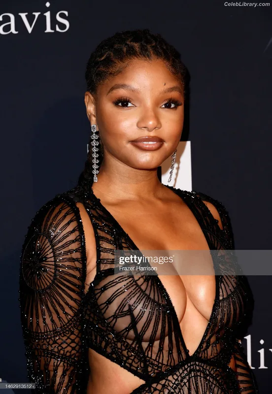 Halle Bailey photo 14 of 713