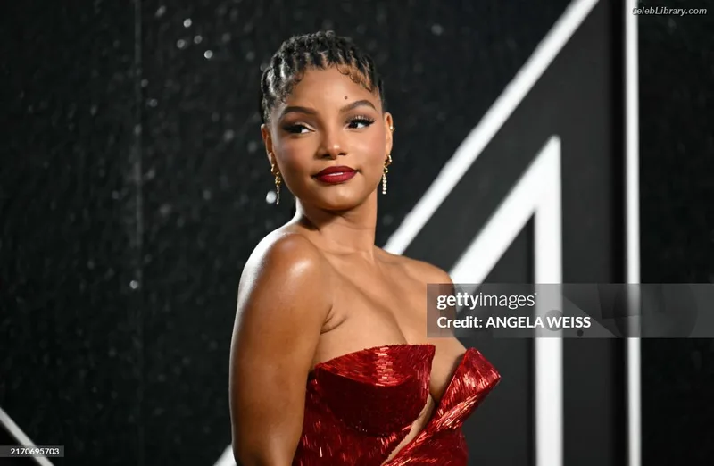 Halle Bailey photo 16 of 713