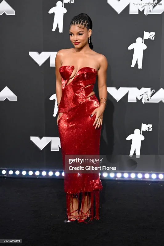 Halle Bailey photo 18 of 713