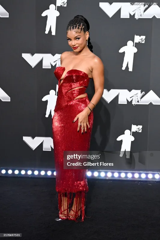 Halle Bailey photo 20 of 713
