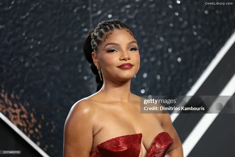 Halle Bailey photo 22 of 713