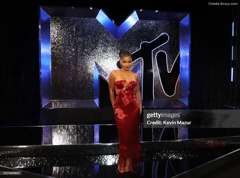 Halle Bailey photo 24 of 713