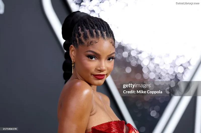 Halle Bailey photo 4 of 713