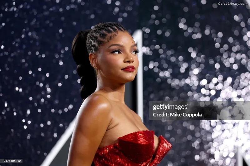 Halle Bailey photo 9 of 713