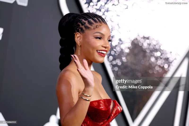 Halle Bailey photo 10 of 713