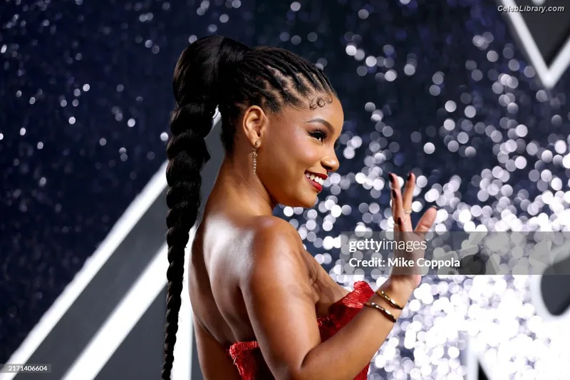 Halle Bailey photo 13 of 713