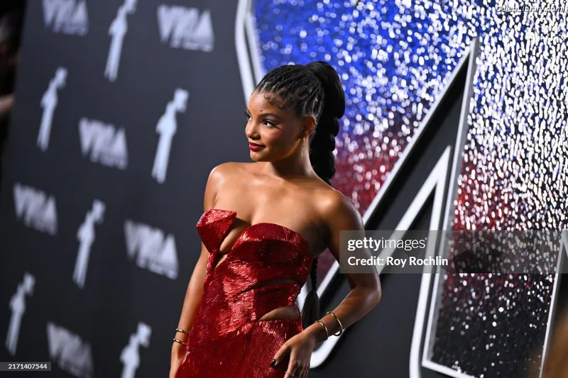 Halle Bailey photo 16 of 713